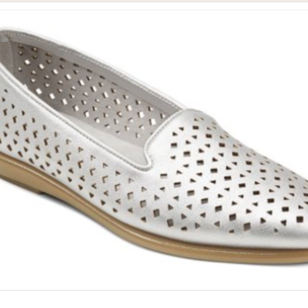 NEW Aerosoles "You Betcha" metallic silver perforated loafer slip on 9w